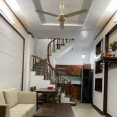 Cho thuê nhà ngõ ba gác phố Giải Phóng, Hoàng Mai, Hà Nội, 30m - 3 tầng - Giá 9 Triệu/tháng.
